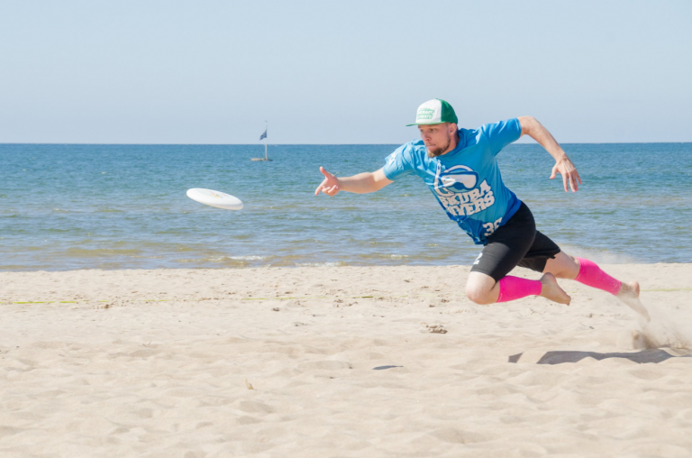 Kenestä tulee ensimmäiset mixed beach ultimaten Suomen mestarit?